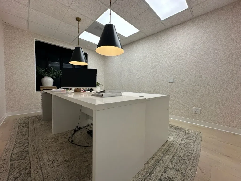 Grasscloth wallcovering